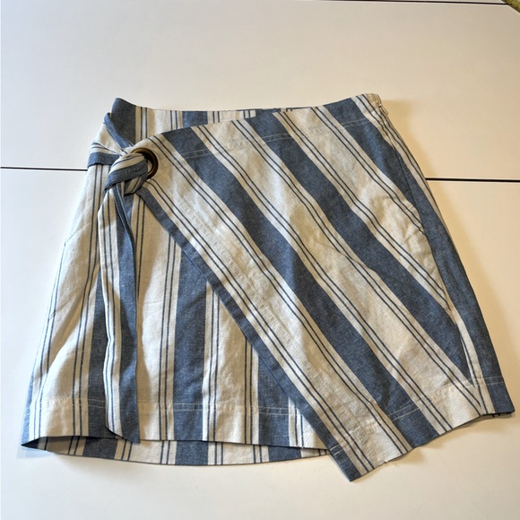 Free People Dresses & Skirts - Free People women’s 6 dusty blue cream vertical stripes asymmetrical skirt